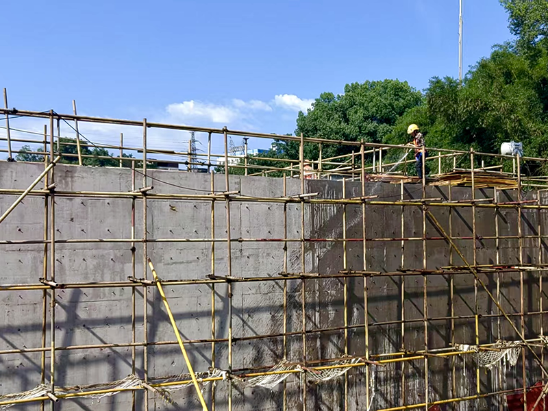 弘旭員工直面烈日考驗(yàn)，汗水鑄就質(zhì)量豐碑(圖1)