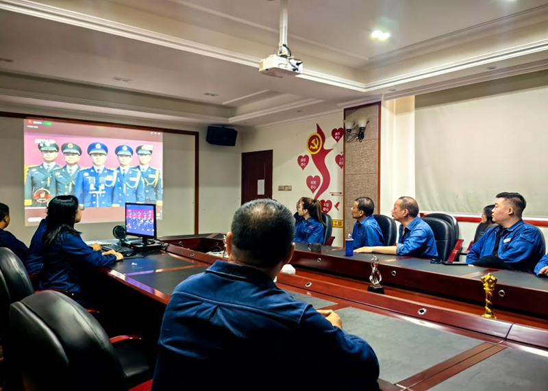  弘旭公司組織觀看九三閱兵式，激發(fā)愛國熱情(圖3)