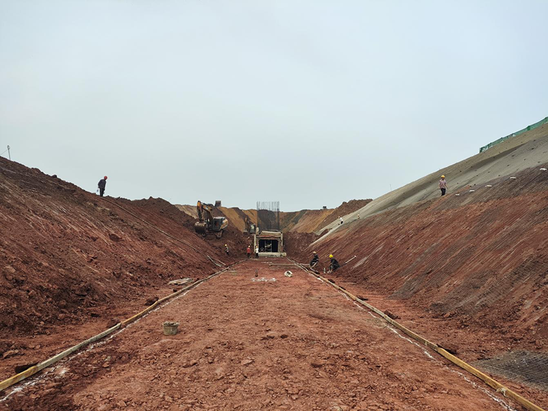 箱涵基坑全線貫通！傅利才、陳懋金蒞臨現(xiàn)場(chǎng)指導(dǎo)(圖2)