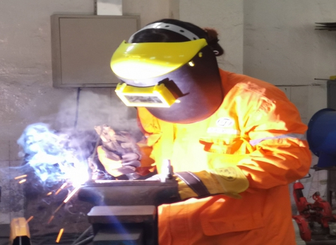 永不褪色的女勞?！浐胄窆倦妰x防腐工程處葉華蘭